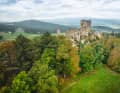 The Weißenstein ruins behind Regen mark the highest point of the Pfahl rock formation at
758 metres. The castle was burnt down by the Pandurs.