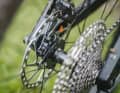 The speed sensor is neatly integrated into the dropout and records the data via a spoke magnet.