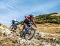 All Mountains der oberen Preisliga sind etwas für echte E-MTB-Gourmets. Allerdings finden  sich in dieser Kategorie ganz unterschiedliche Geschmacksrichtungen. Neben echten Leckerbissen haben wir auch herbe Überraschungen entdeckt.