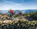 Die letzten Höhenmeter zur Cima Paganella stehen an, hier beim Fotoshooting in der Bike-Region Dolomiti Paganella. Das Etschtal liegt 1800 Höhenmeter tiefer – da kann ein großer Akku nicht schaden. Der 750er-Powertube von Bosch ist nicht einmal Spitzenreiter im Testfeld.