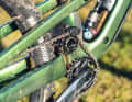 Cannondale Jekyll 1: Dank des hohen Drehpunkts kann das Hinterrad bis zu elf Millimeter nach hinten ausweichen.