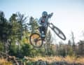 Mit dem Scor 4060 LT wird selbst der Racer Christian Textor zum Vollblut-Freerider. Nervig: ausgeschlagene Lagerbuchsen und Lackabplatzer.