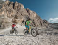 On the tours in Alta Badia, you always cycle through a natural park landscape in which mighty Dolomite rock alternates with plush meadows.