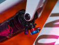 Open mode on technical trails, closed platform mode on uphill sections: the red lever makes it child's play to adjust the suspension to the respective riding situation.