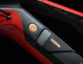 Uniquely simple: the battery is in your hand at the touch of a button! If you're afraid of thieves, you can secure the button with an additional screw.