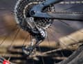 Sram X01 Eagle AXS: The top model changes gears wirelessly and electronically. You have to make sure the battery in the rear derailleur is fully charged. The system does not work with the e-bike's main battery.