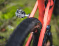 Santa Cruz Blur TR CC X01 AXS RSV: Despite the 2.4 tyres, the rear triangle with cut-outs on the seat stays offers enough tyre clearance.