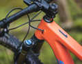 Santa Cruz Blur TR CC X01 AXS RSV: On a € 9000 bike, we would have liked to see cable clamps at the frame entrance.