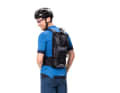 Durch das Netz kann zusätzliches Equipment außen am Rucksack befestigt werden.