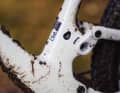 Thanks to the SAG indicator, setup is easy. As the shock requires space in the seat tube, it is relatively long.