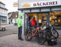 Die Bikes von Santa Cruz und Cannondale könnten wohl ohne Pause Kilometer sammeln. Um mit den Bikes mithalten zu können, galt es für unsere Tester, auch den eigenen Motor am Laufen zu halten.