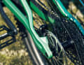 The curved shape of the rear stays guarantees plenty of freedom of movement and allows the brake mount to be positioned on the inside. Maximum brake disc size: 203 millimetres.