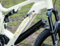 Bosch's 750 power tube sits behind the battery cover. As is often the case, the battery must first be unlocked with the key before it can be removed. Although this is a practical theft protection in the city, it can be annoying on sporty tours.