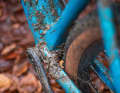 The pressed-in bottom bracket makes maintenance work more difficult and exposes the frame to higher loads during installation and removal if worn bearings have to be knocked out. 