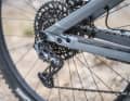 The Radon Render even has a high-quality X01 rear derailleur, but the rest of the drivetrain is GX-level. Nevertheless, the gear changes are crisp.