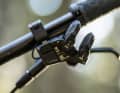 Schön zu sehen: Die Ergonomie der Schalthebel orientiert sich stark an den mechanischen Shimano-Modellen, das macht das Schalten intuitiv.