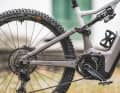 Instead of the complicated Fold rear triangle, the new Jam² uses the same classic four-link suspension as the Light E-MTB Jam² SL. We liked the rear suspension on the Bosch bike much better.
