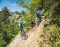 „Uphill-Gebastel“ à la Stefan Schlie und Claus Fleischer: Hier am Sentiero 117 hoch zum Passo Guil (Tour 2, Tremalzo). Nach dem Motto „Was ist fahrtechnisch machbar?“, wird hier jede Schlüsselstelle seziert. Stefan wird am Ende fast alles gefahren sein.