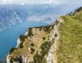 One of the most spectacular backdrops bikers can see anywhere in the world: On the southern flank of Monte Altissimo, you balance on a narrow ridge with a dizzying view of the northern shore of Lake Garda with the biking metropolises of Riva and Tobole.