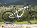 The Maxon system is available with a permanently installed 250 Wh battery. A larger battery version is to follow. Transalpes E1 EN: 170/160 mm / 29 inch / 17.6 kg