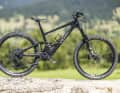 The Kenevo SL is a racy enduro bike for rough descents. The drive noise of the motor is loud, but the Kenevo SL is one of the quietest e-bikes on descents.