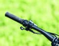 Good idea, poorly implemented. The operating logic of the Ring Control on the handlebars is great. Unfortunately, the pressure is not very defined and the feedback when pressed is weak. For us, the control lever is the weak point of the Ride 60.