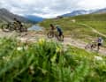 The last 150 metres in altitude from the Rifugio Bozzi to the 2613-metre-high Montozzo saddle are steep and bumpy. Only a few of the BIKE Transalp racers were able to ride this section.