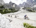 Der spektakuläre Passo Rolle war schon öfter Teil der BIKE Transalp und ist jedes Mal wieder ein Highlight. Er ist wie eine mit dem MTB befahrbare Dolomiten-Skulptur.