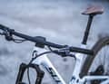 The only downhill drawback: the 730-millimetre narrow handlebars don't really fit into the overall downhill-strong picture.