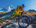 Deine Technik, das Hinterrad zu versetzen, sollte sitzen, willst Du auf den steilen, alpinen Trails rund um Chamonix Spaß haben. Gut, dass Ludo technische Spitzkehren liebt.