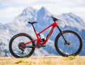 Large front wheel, small rear wheel: MX wheel mix for playful trail biking on the new Santa Cruz 5010.
