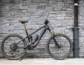 Das neue Orbea Wild kommt mit fest verbautem Akku. Dadurch wiegt selbst unser Testbike mit Alu-Laufrädern, Downhill-Reifen und 750er Akku nur knappe 23 Kilogramm.