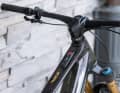 The System Controller sits on the top tube and serves as a minimalist display for the Smart System. Hard to recognise in the blur: The new Mini Remote.