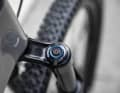 The Raft TR features a SID fork with 120 mm travel - lockout on the fork crown.