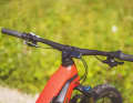 Carbon handlebars, XTR equipment, Crank Brothers carbon wheels: In terms of equipment, care was also taken to ensure that the Rotwild R.X735 does not carry any superfluous flab on its ribs. Carbon cranks would have completed the carbon fibre package.