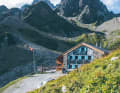 The Tuoi is known as a winter hut. However, e-mountain bikers are also slowly finding their way up here.