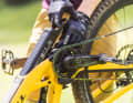 The battery can be pulled downwards out of the closed down tube. As the battery is quite short and light, you don't necessarily have to turn the bike upside down to do this.