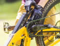 Unlike many other E-MTBs in the light category, the Fuel EXe has a removable battery. Removing the battery from the closed down tube (two screws) is a little more complicated than with classic systems, but still quick and easy.