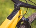 The display embedded in the top tube is also impressive. It is easy to read and contains all the important information. However, the cables under the display rattled extremely on the test bike.