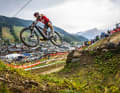 Fette Jumps: Neben krassen Hindernissen in den Anstiegen bot die WM-Strecke in Les Gets auch bergab jede Menge Action.  Der drittplatzierte Schweizer Joris Ryf konnte mit viel Luft  unterm Reifen auf dem Bikepark-Parcours gut umgehen.