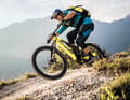 Slim, short chainstays and very light at 21.7 kilos: thanks to its own motor, Rocky Mountain heralded a new era of sporty E-MTBs with the Altitude Powerplay.