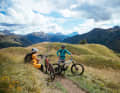 Was ist nun geiler? Wir sind uns einig: Für Mountainbiker das Minimal-Konzept - weil einfach leichter, handlicher und verspielter. Hier noch mit den "alten" Levo-Modellen von Specialized.