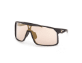 ALKATOR SP0124 02G Le verre POWERVIZN™ à teinte ambrée renforce les tons rouges et bruns pour mieux distinguer le sable, les rochers ou les racines. Le miroir doré reflète la lumière vive et augmente les contrastes.