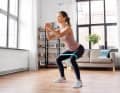 Une "boucle" autour des cuisses empêche les genoux de se plier lors des flexions.
