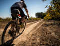 Quel parcours, quel terrain ? Peu importe, il suffit de mettre le vélo sous le derrière et de partir ! Le gravel bike peut rendre la vie à vélo plus facile et plus détendue.