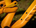 Thanks to the carbon frame, the overall weight is kept within limits despite the solid equipment.