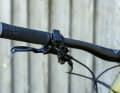 The mini-remote controls the Bosch drive wirelessly from the handlebars.