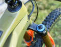 Thanks to Grip2 damping, control on the descent does not suffer. However, the fine adjustment of the high-quality Fox fork is complex.