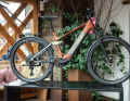 The MTC 120, Life and MTC 100 Wave are each available in several variants ranging from expensive to slightly cheaper. If you want something even cheaper, it's best to go for a bike without rear suspension.