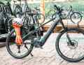 Das E-Power MTC 140 “Huberbuam” soll als Adventure-Bike auch mit schwerem Gelände klarkommen, dabei aber Gepäcktransport, Licht und etwas Wetterschutz bieten.